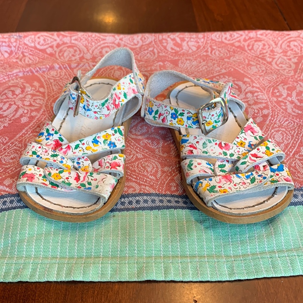 Sun-San Sea Wees White Leather with Flowers Saltwater Sandals, Baby Girls Size 4